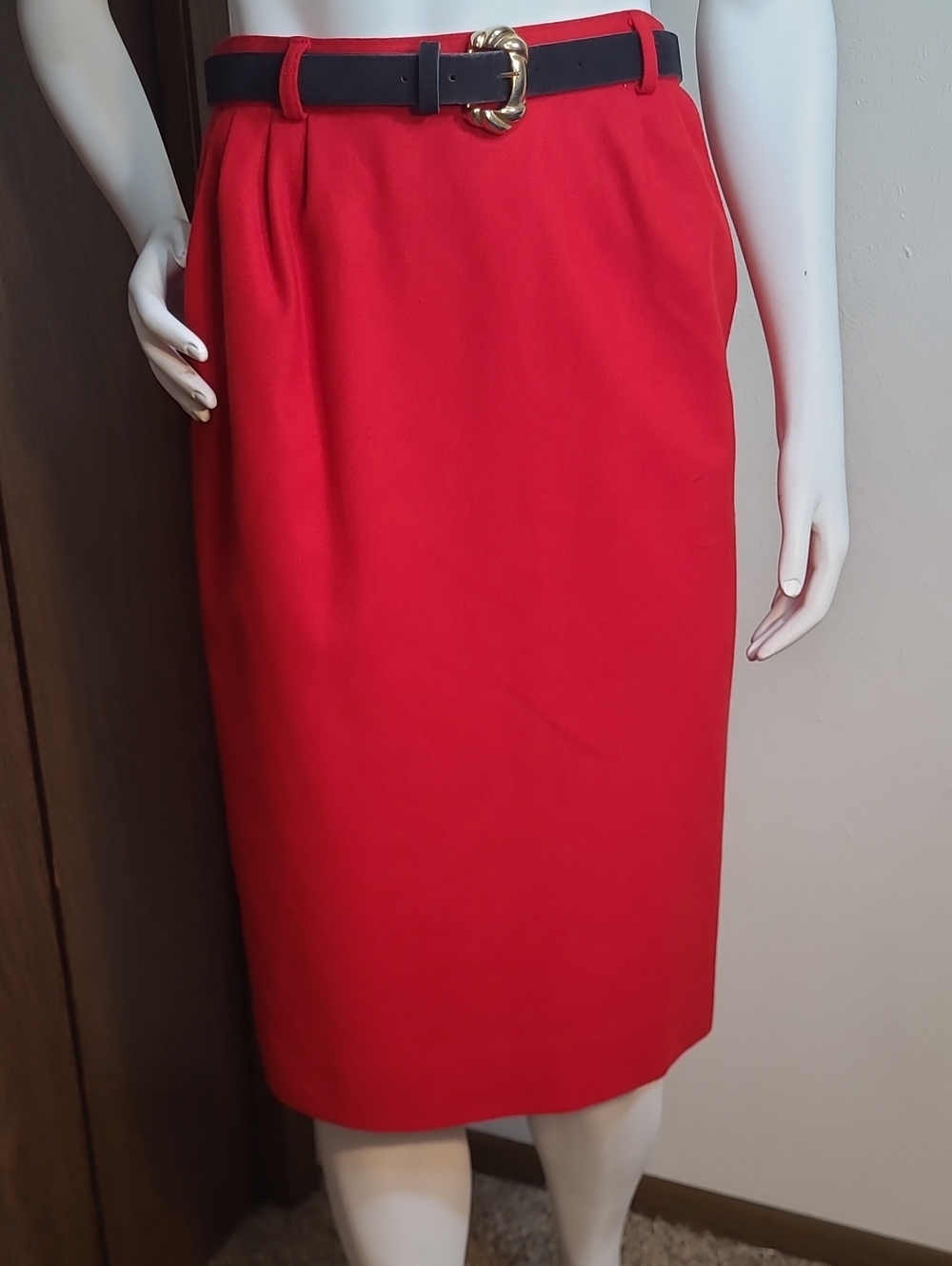 Vtg. 70s 100% Virgin Wool Pendleton Red Pencil Skirt with Black Belt.